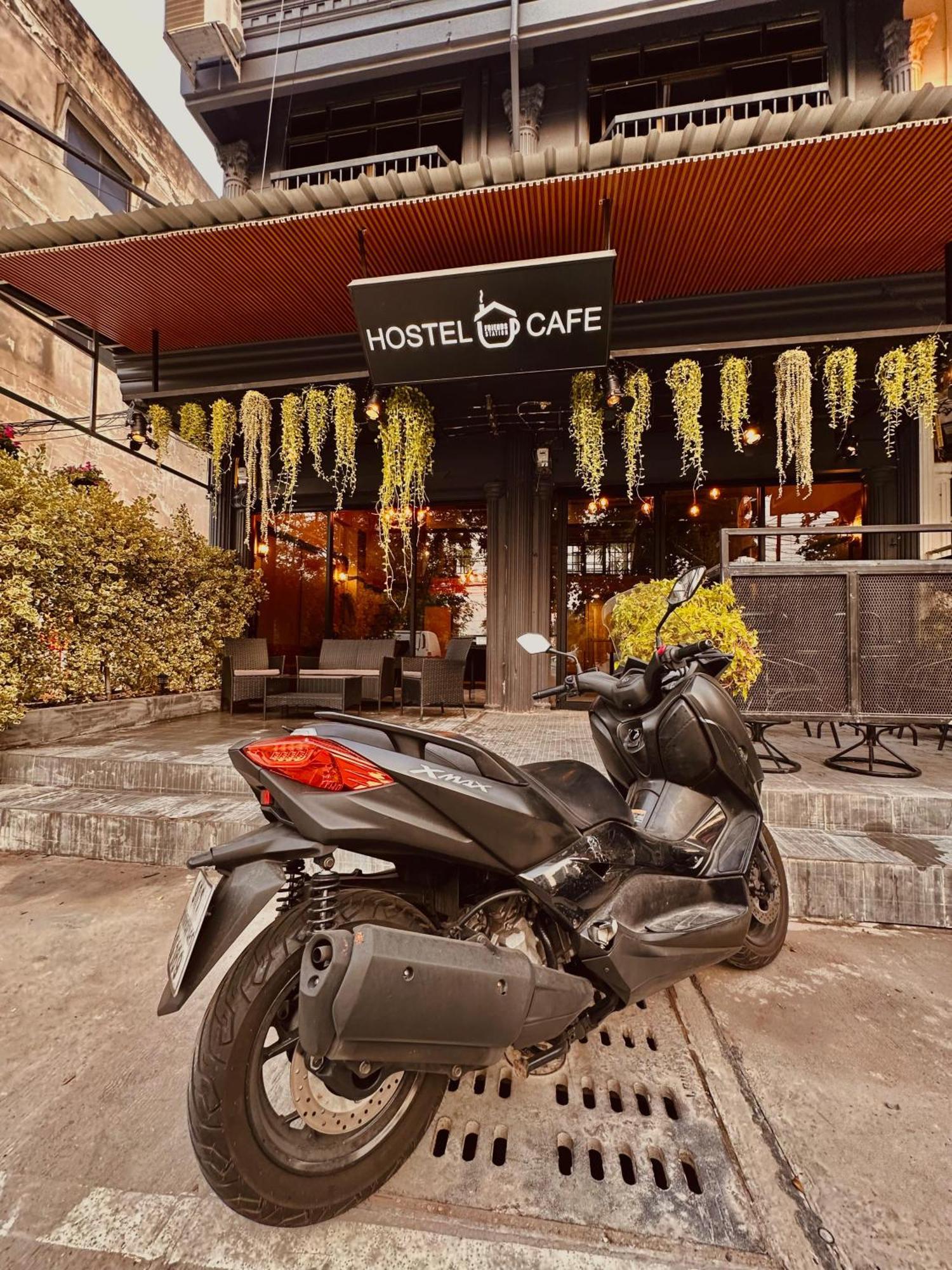 Hostel Friends Station & Cafe Pattaya Exteriör bild